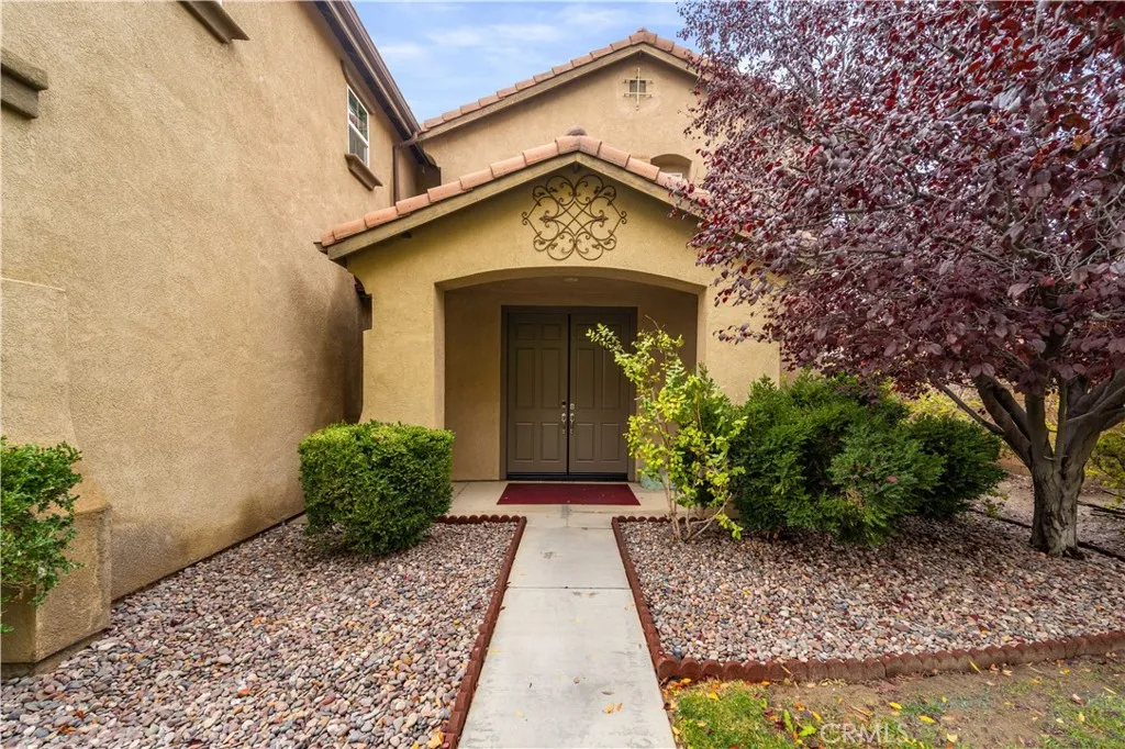 43219 Fanchon Avenue, Lancaster, California 93536 home-pic-2